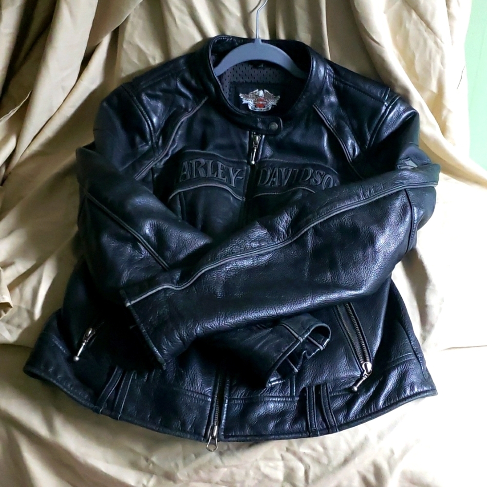 Harley Davidson leather jacket. Women's  size M.